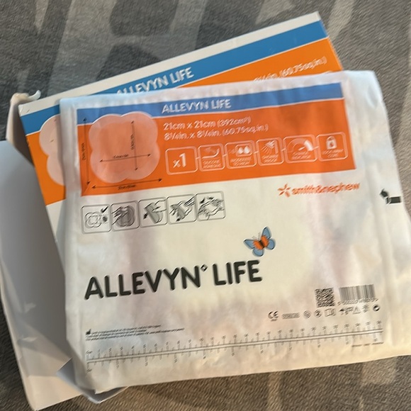 Allevyn Life 66801070 | 8 1/4 Inch x 8 1/4 Inch box of 10 - Picture 7 of 8